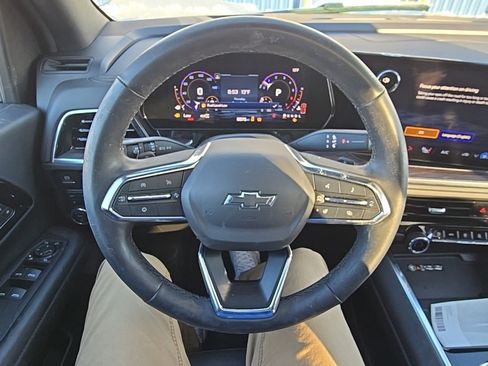 Used 2025 Chevrolet Suburban Z71 image 18