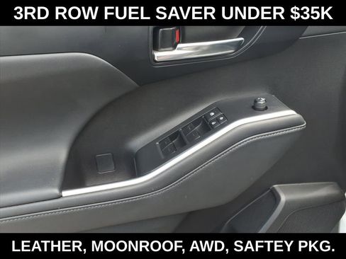 Used 2022 Toyota Highlander XLE AWD/4WD image 12