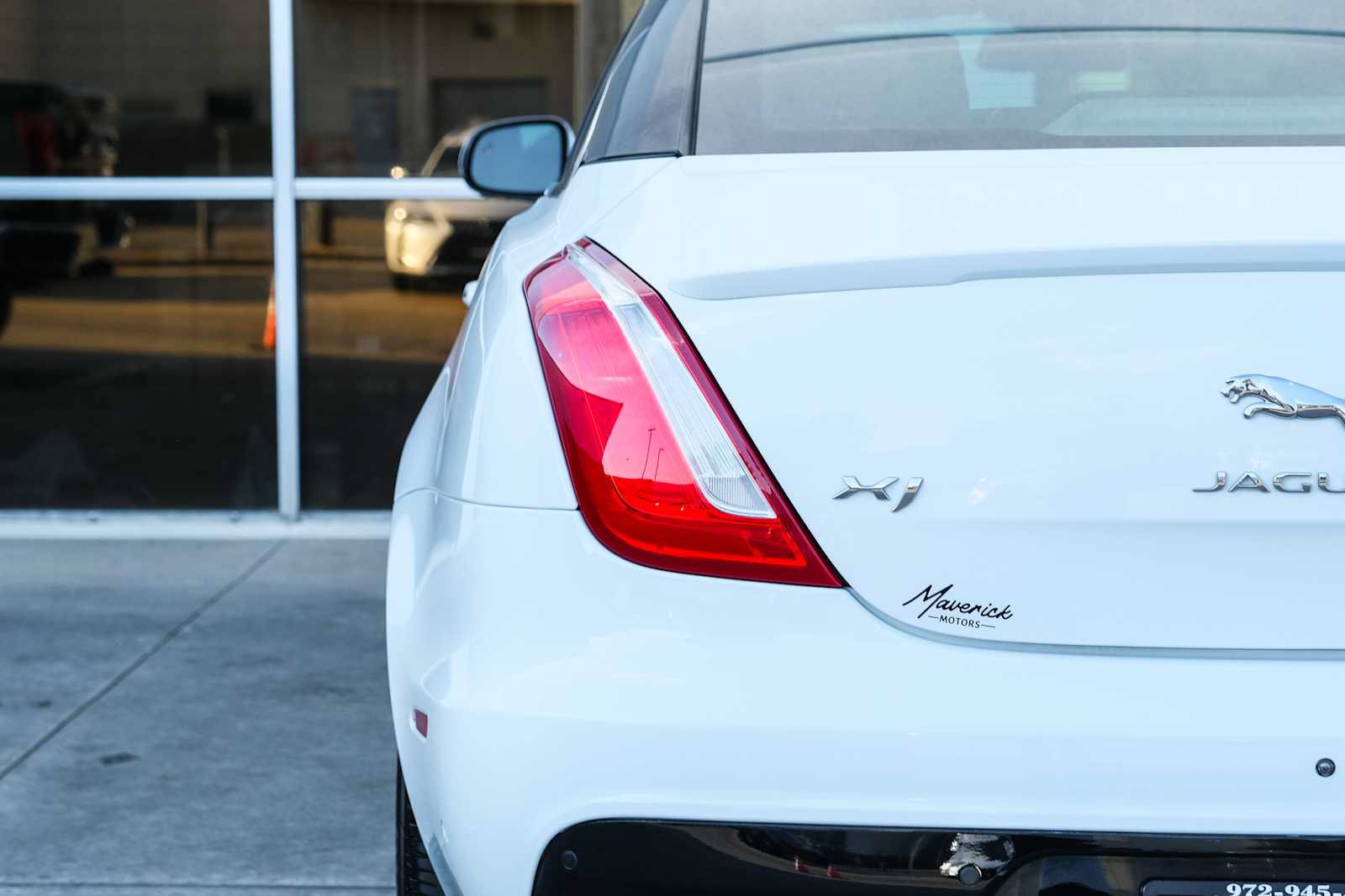 Used 2017 Jaguar XJ R-Sport RWD image 13