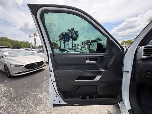 Used 2024 Toyota Tundra Platinum AWD/4WD image 29