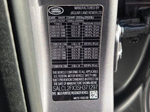 New 2025 Land Rover Discovery Sport Dynamic SE image 30