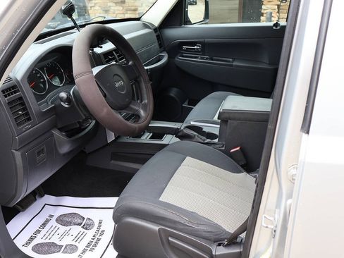 Used 2009 Jeep Liberty Rocky Mountain AWD/4WD image 14
