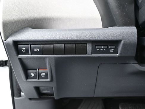 Used 2022 Toyota Sienna XLE image 23