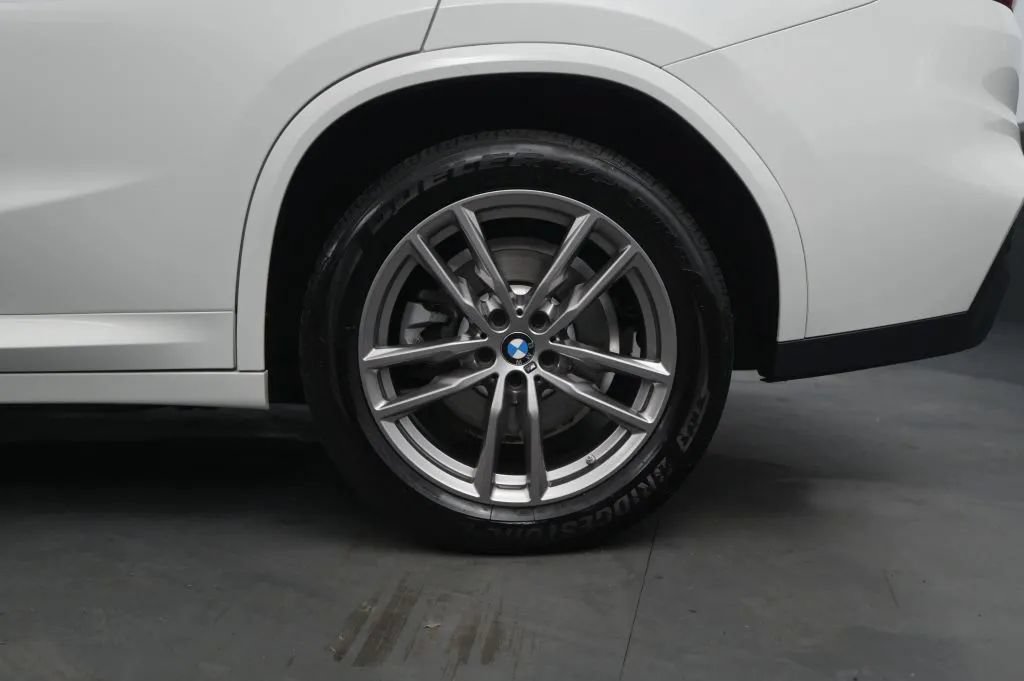 Used 2021 BMW X4 xDrive30i w/ M Sport Package AWD/4WD image 13