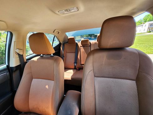 Used 2015 Toyota Corolla LE FWD image 17