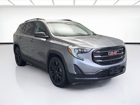 Used 2021 GMC Terrain SLE w/ Elevation Edition image 3
