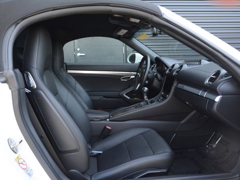 Certified 2024 Porsche 718 Boxster RWD image 26
