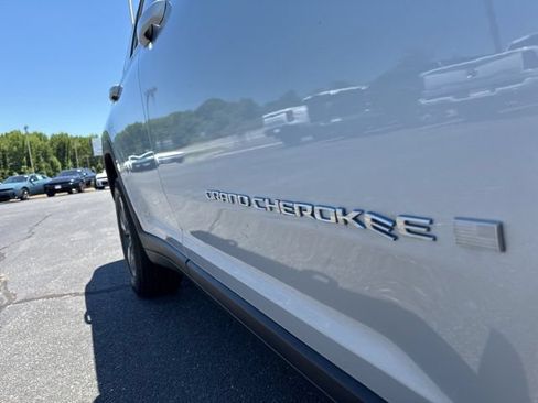 Used 2022 Jeep Grand Cherokee Limited 4xe AWD/4WD image 7