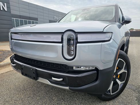 Used 2024 Rivian R1S Adventure AWD/4WD image 1