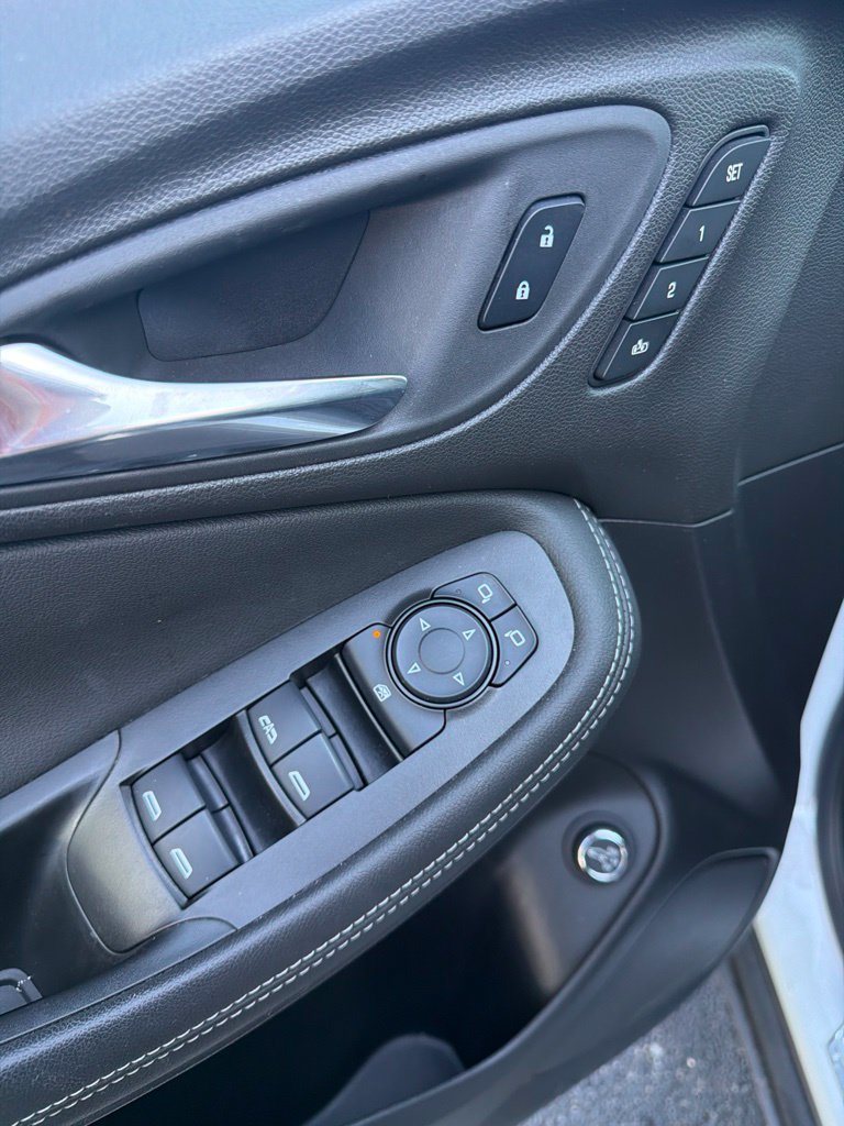Used 2023 Buick Encore GX Essence w/ Experience Buick Package AWD/4WD image 13