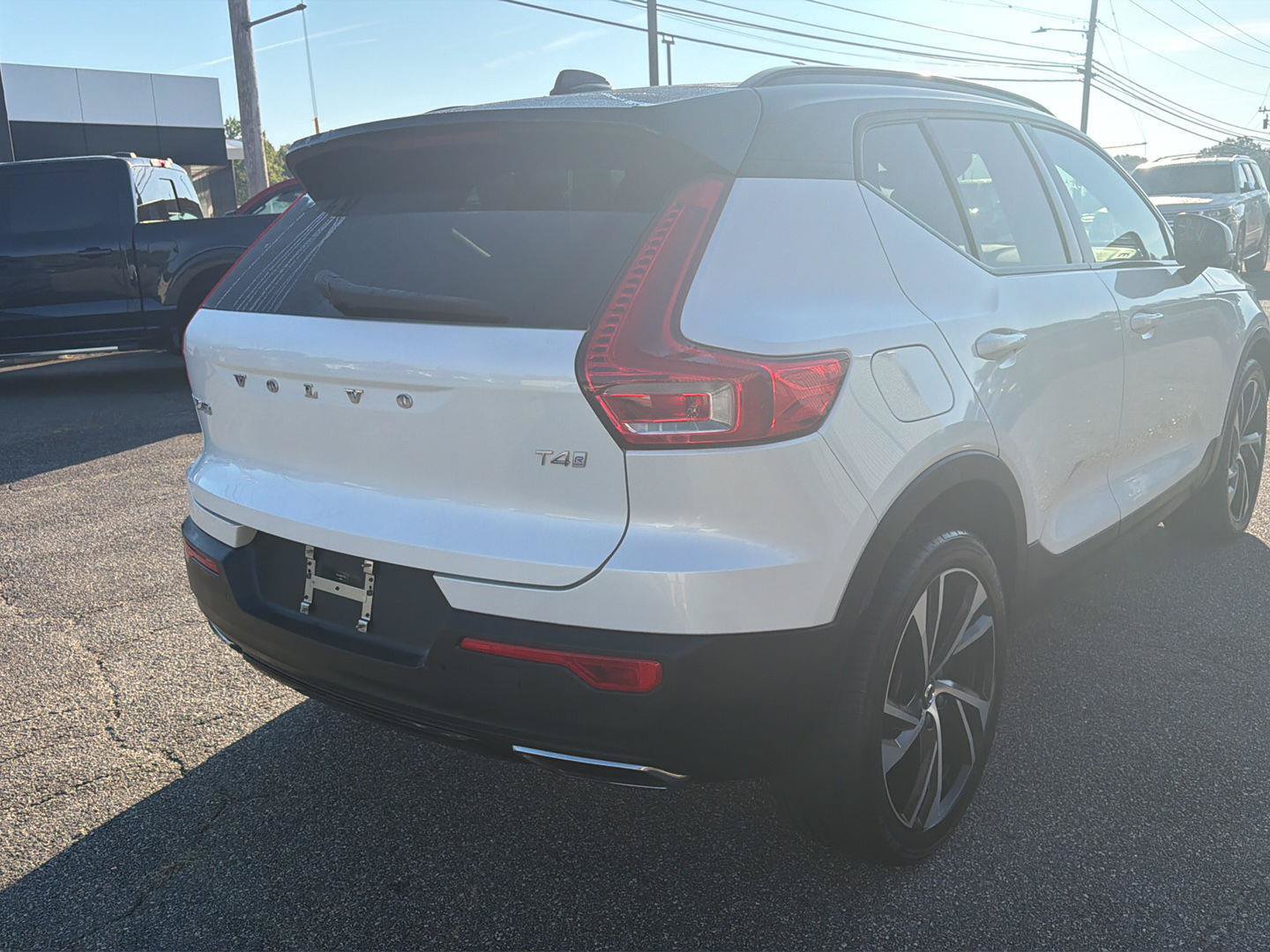 Used 2019 Volvo XC40 T4 R-Design FWD image 19
