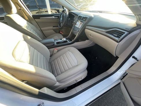 Used 2019 Ford Fusion SE FWD image 10