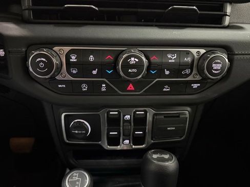 Certified 2025 Jeep Wrangler Unlimited Sahara AWD/4WD image 20