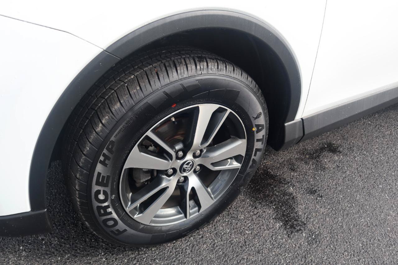 Used 2017 Toyota RAV4 XLE AWD/4WD image 28