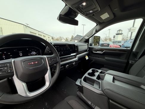 New 2026 GMC Sierra 1500 SLE w/ Max Trailering Package image 17
