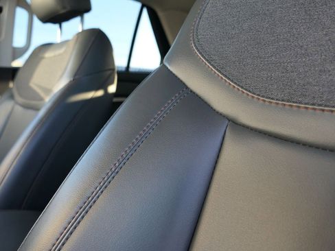 Used 2025 Ford Explorer Active w/ Active Comfort Package image 13