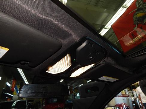 Used 2025 BMW 330i xDrive Sedan w/ M Sport Package image 29