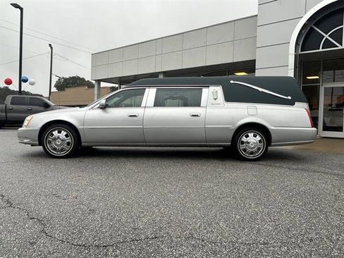 Used 2010 Cadillac DTS Hearse image 4