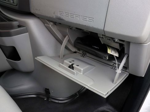 Used 2012 Ford E-350 and Econoline 350 XL w/ Interior Upgrade Pkg image 18