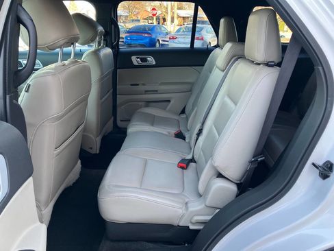 Used 2013 Ford Explorer XLT image 12