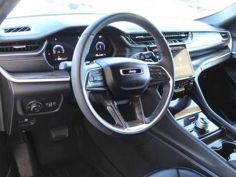 Used 2024 Jeep Grand Cherokee L Limited w/ Luxury Tech Group II image 30