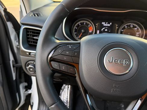 Used 2020 Jeep Cherokee Latitude Plus FWD image 25