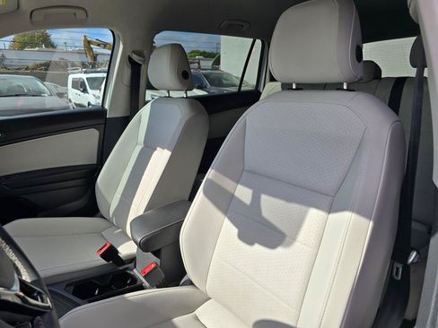 Used 2021 Volkswagen Tiguan SE FWD image 21