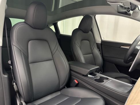 Used 2023 Tesla Model Y Long Range image 19