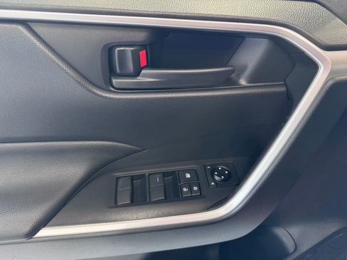 Used 2021 Toyota RAV4 SE image 25