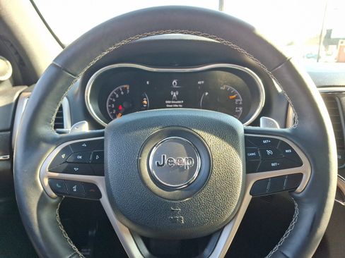 Used 2017 Jeep Grand Cherokee Limited image 18