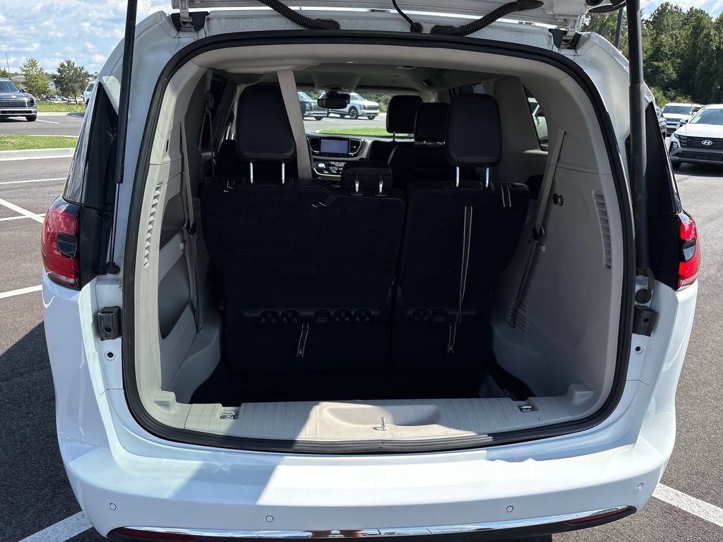 Used 2024 Chrysler Pacifica Touring-L FWD image 30