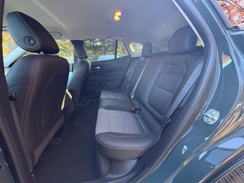 Used 2025 Chevrolet Trax LT image 21