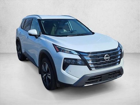 Used 2024 Nissan Rogue SL image 3