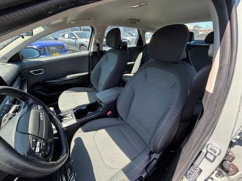 Used 2025 Kia K4 FWD image 37