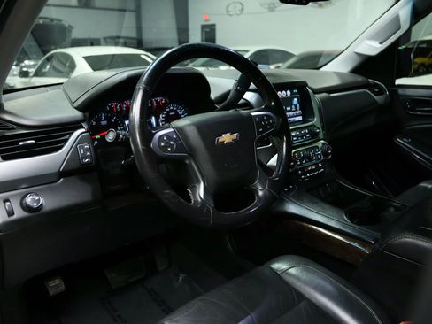 Used 2019 Chevrolet Suburban LT image 22