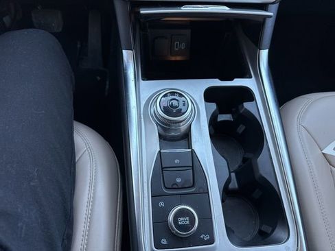 Used 2024 Ford Explorer XLT w/ Equipment Group 202A image 17