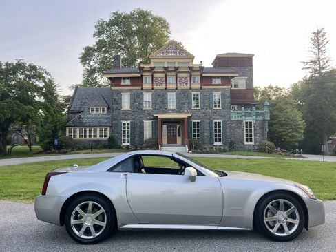 Used 2004 Cadillac XLR RWD image 38