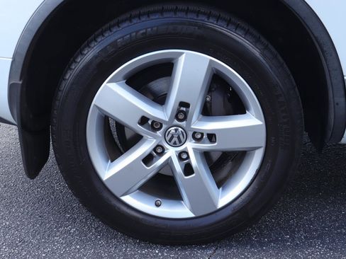 Used 2013 Volkswagen Touareg TDI AWD/4WD image 43