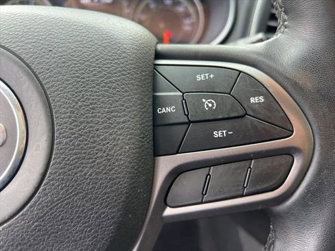 Certified 2019 Jeep Cherokee Latitude Plus w/ Comfort/Convenience Group image 14