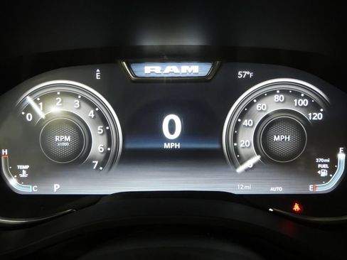 New 2026 RAM 1500 4x4 Crew Cab image 15