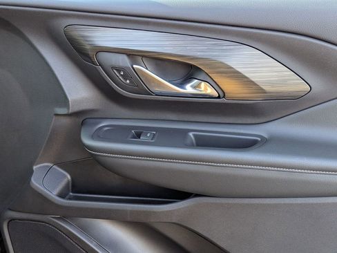 Used 2024 GMC Terrain SLE w/ Driver Convenience Package image 28