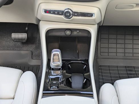 New 2026 Volvo XC40 B5 Plus w/ Protection Package Premier image 20