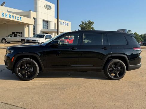 Used 2023 Jeep Grand Cherokee L Laredo AWD/4WD image 2