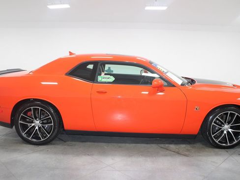 Used 2016 Dodge Challenger R/T Scat Pack w/ Leather Interior Group image 11