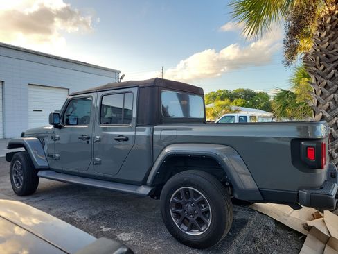 Used 2022 Jeep Gladiator Overland image 5