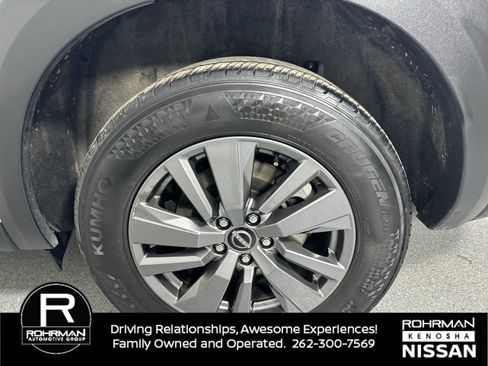 Certified 2025 Nissan Pathfinder SV image 5