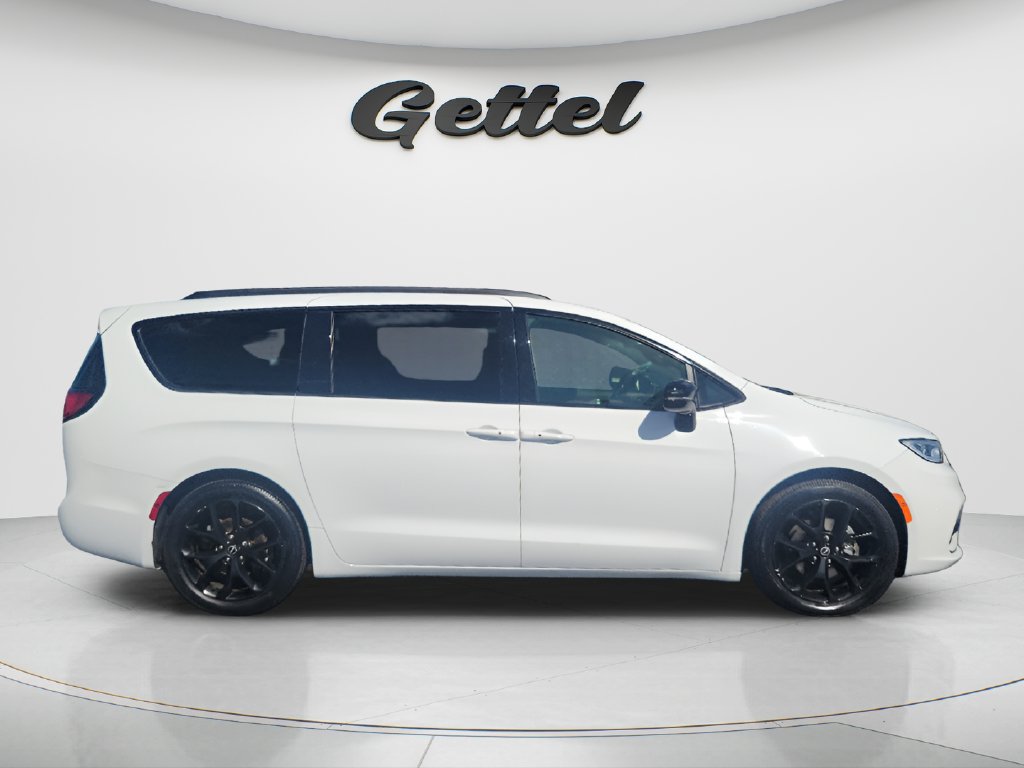 Used 2025 Chrysler Pacifica Limited FWD image 4