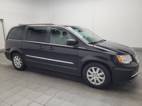 Used 2016 Chrysler Town & Country Touring image 11