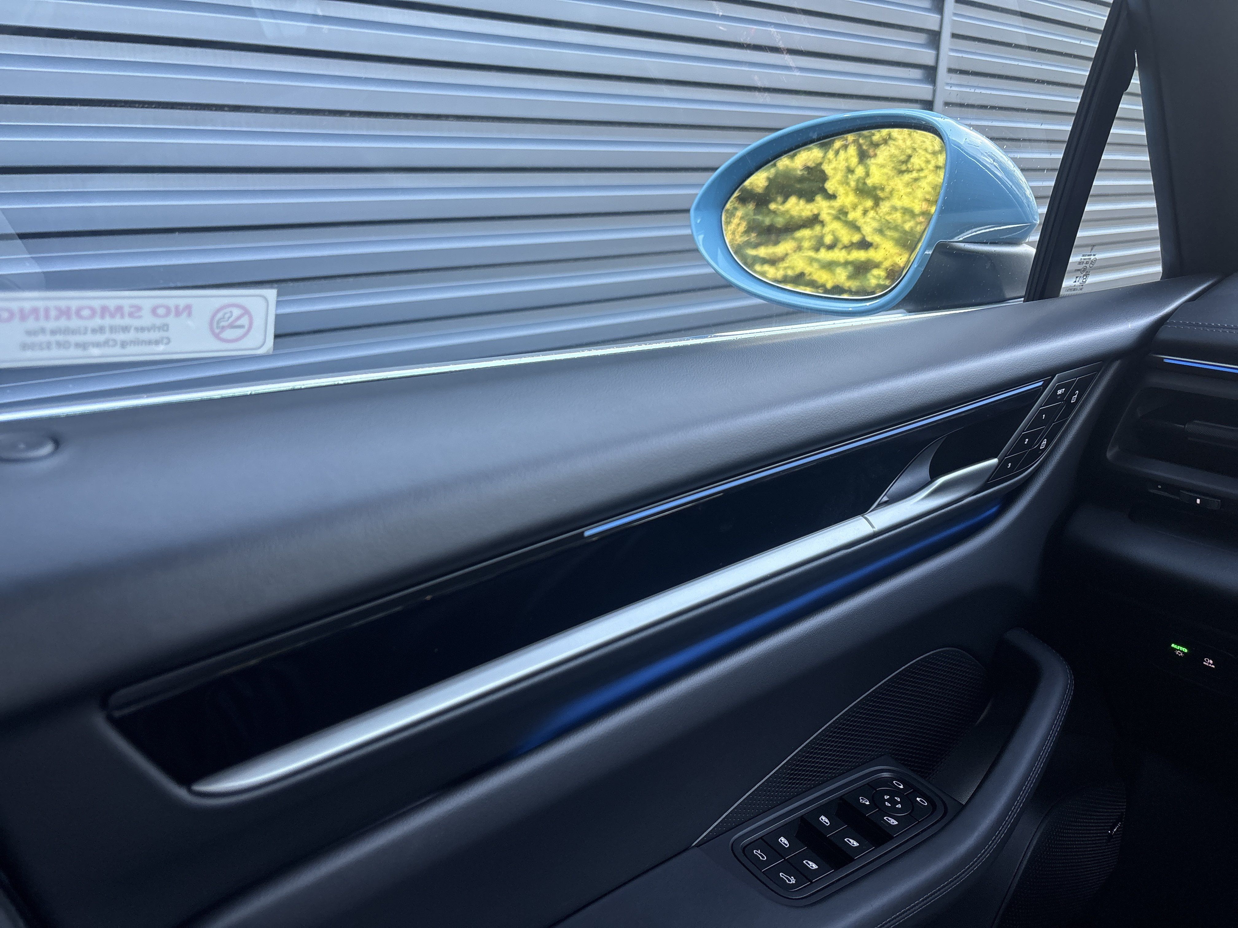 Certified 2025 Porsche Macan 4S Electric AWD/4WD image 17
