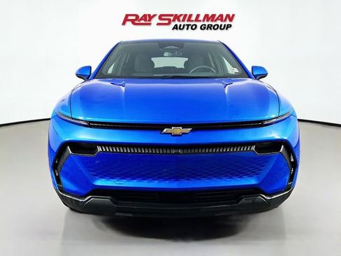 Used 2025 Chevrolet Equinox EV LT FWD image 2